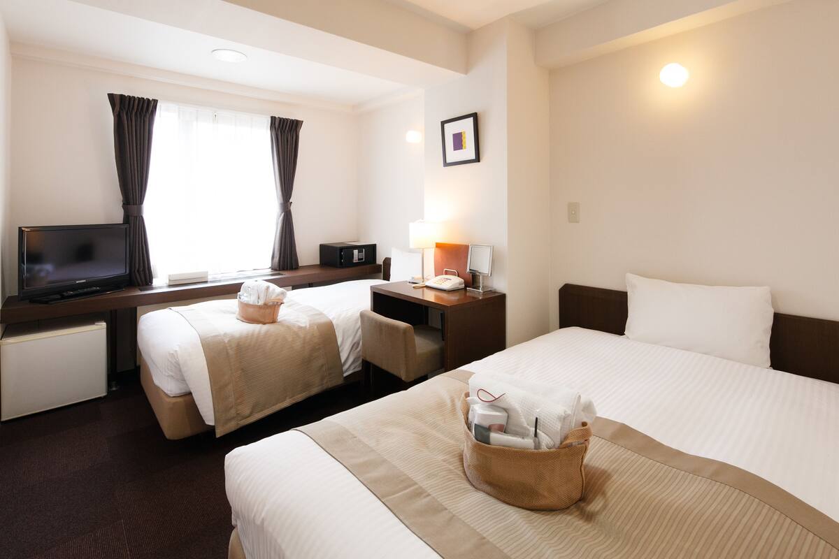 Standard Twin Room, Non Smoking | Down duvets, desk, laptop workspace, blackout curtains