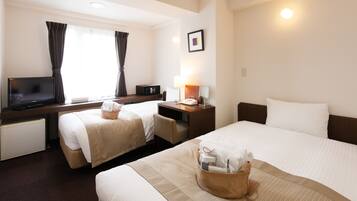 Kamar Twin Standar, Bebas Asap Rokok | Selimut bulu angsa, meja kerja, dan ruang kerja ramah laptop