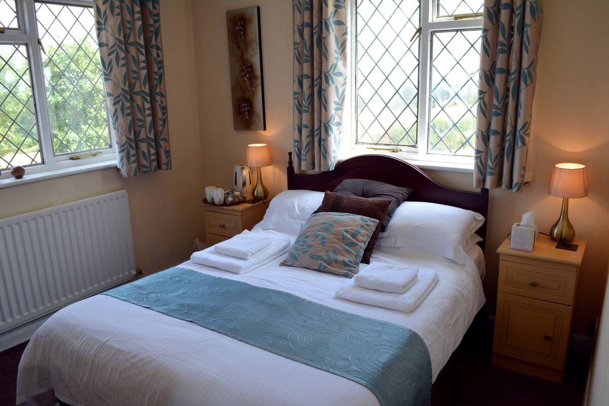 Double Room Single Use | WiFi (free), bed sheets
