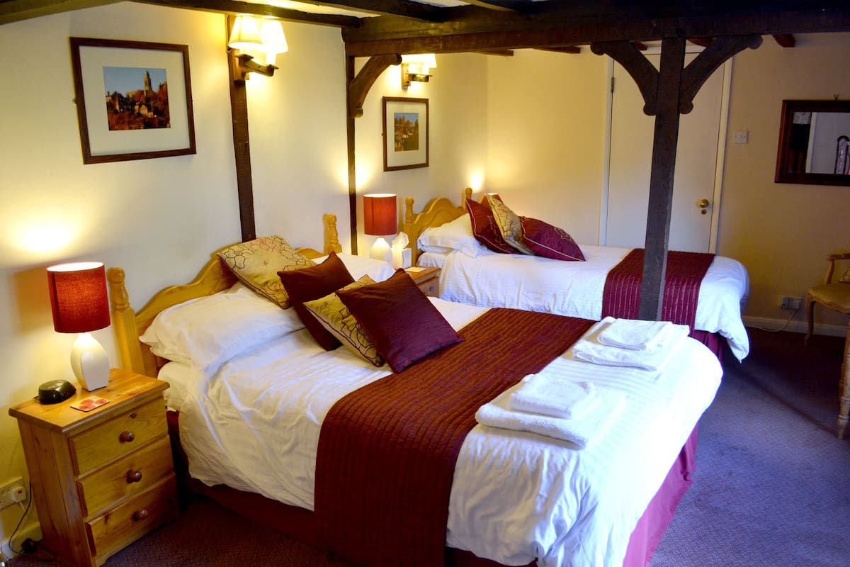 Family Room | WiFi (free), bed sheets