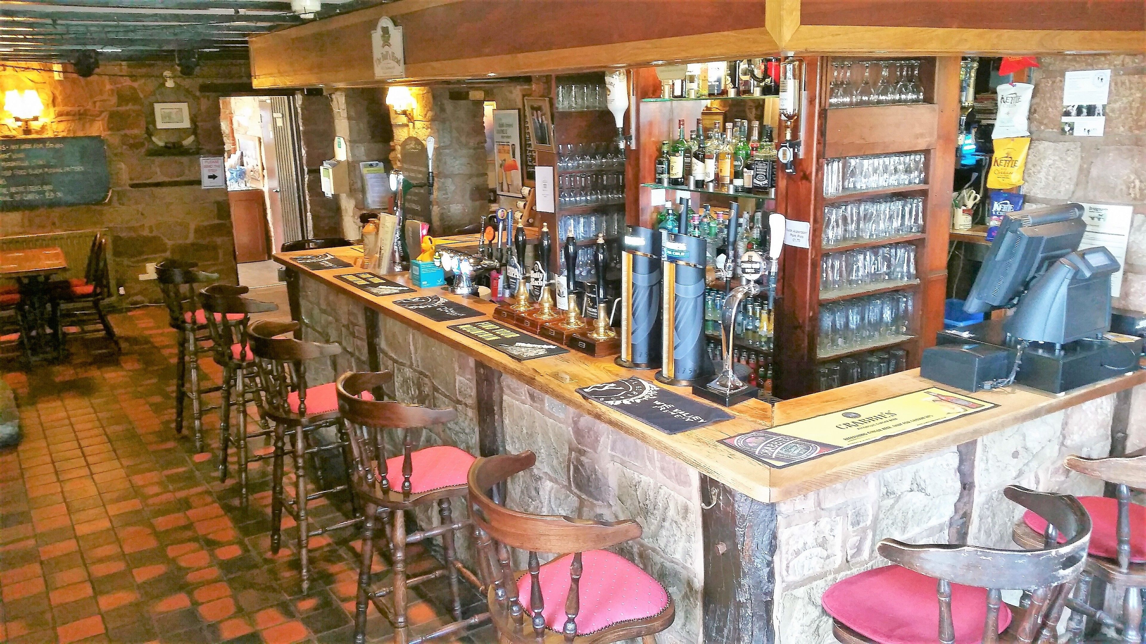 2 bars/lounges