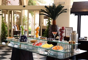 Free daily buffet breakfast - Al Bander Hotel & Resort (Sitra)