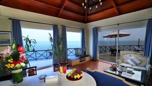 One Bedroom Royal Cabana | Living area