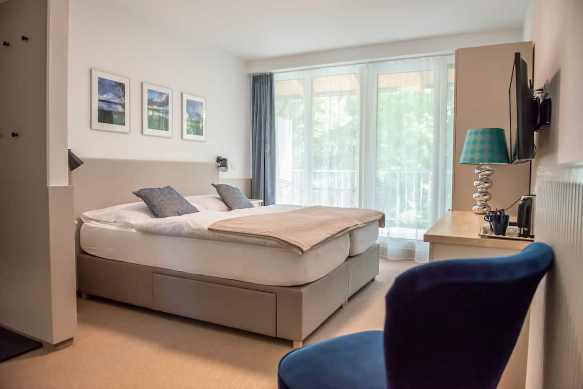 Espacio para trabajar con laptop, cunas, wifi gratis y ropa de cama
