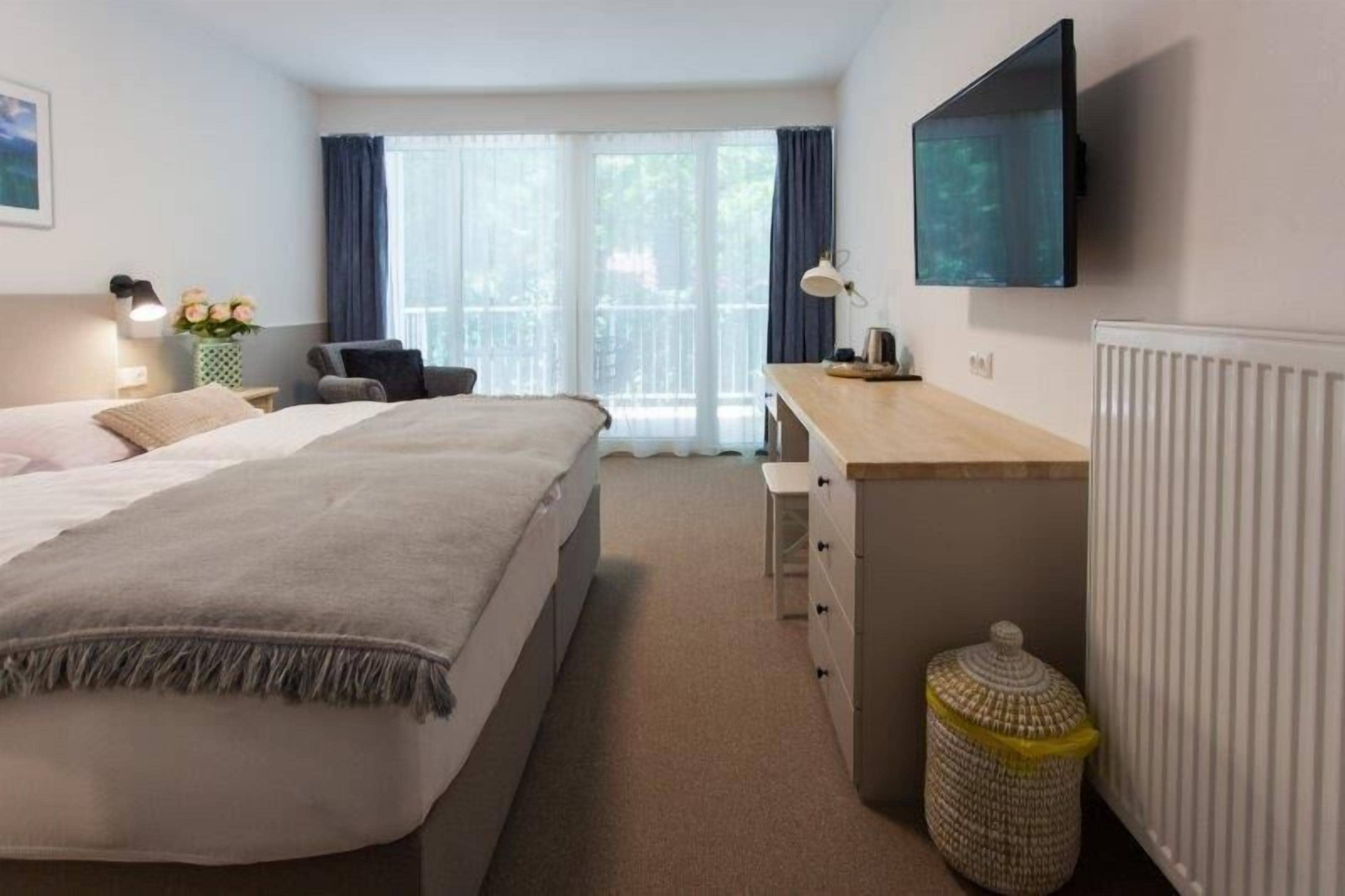 Dobbeltrom – superior | Skrivebord for bærbar PC, barnesenger, wi-fi (inkludert) og sengetøy