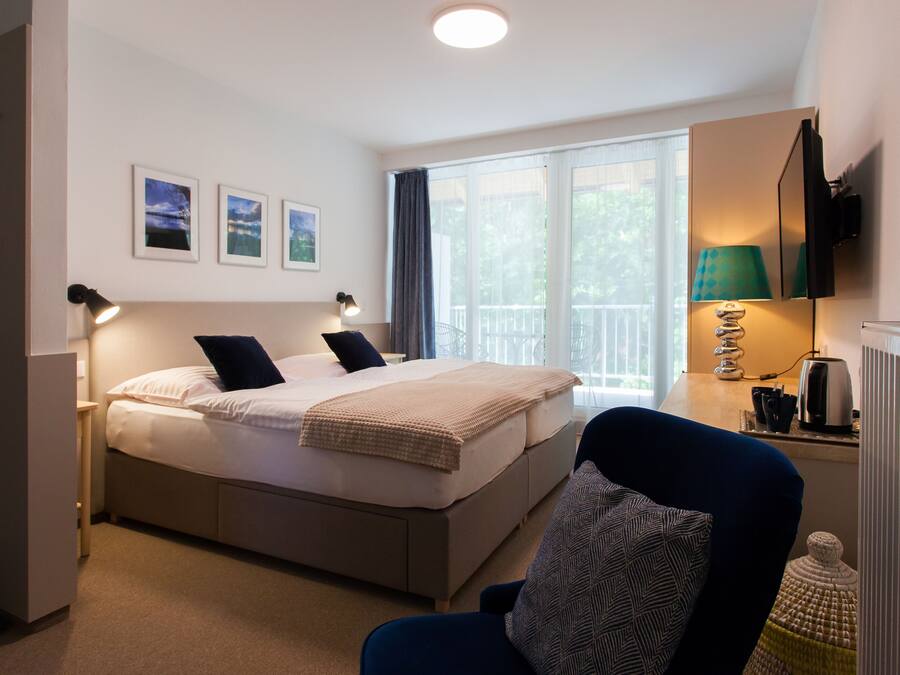 Tremannsrom – superior | Skrivebord for bærbar PC, barnesenger, wi-fi (inkludert) og sengetøy