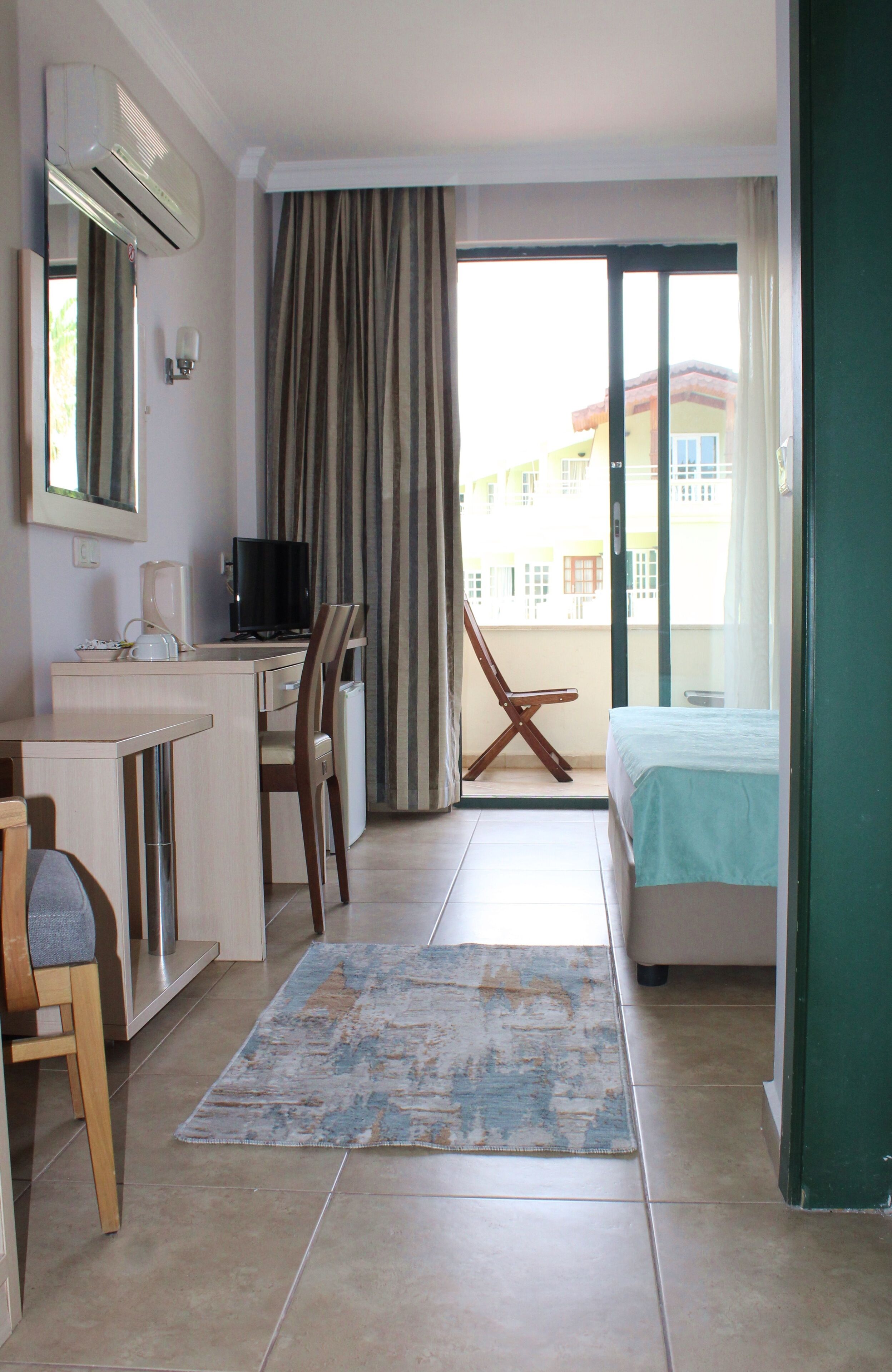 Minibar, in-room safe, iron/ironing board, free WiFi
