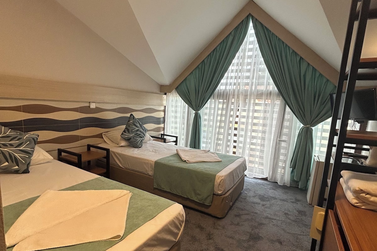 Quarto duplo econômico | Frigobar, cofres nos quartos, ferros/tábuas de passar roupa