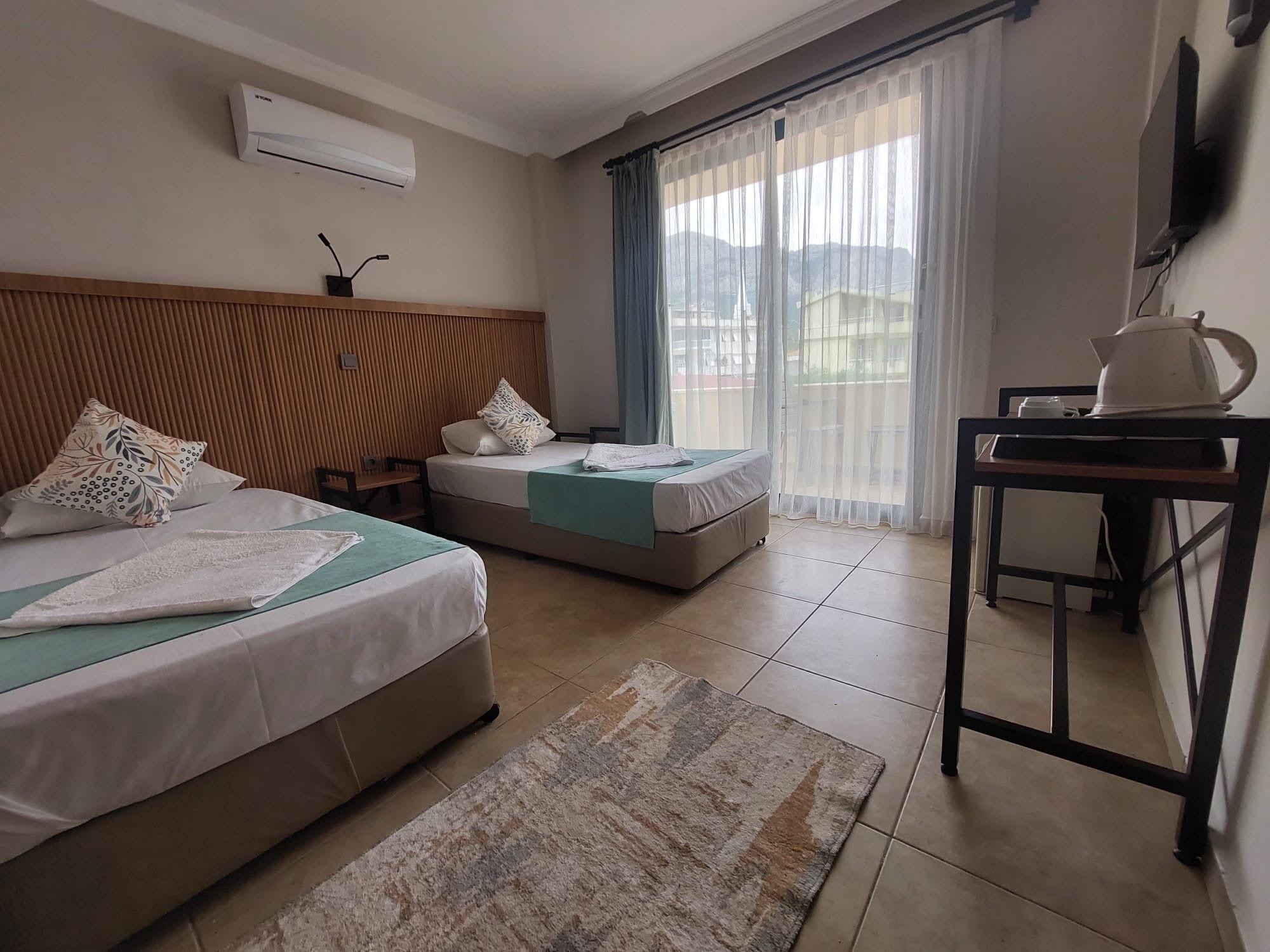 Quarto duplo standard | Frigobar, cofres nos quartos, ferros/tábuas de passar roupa