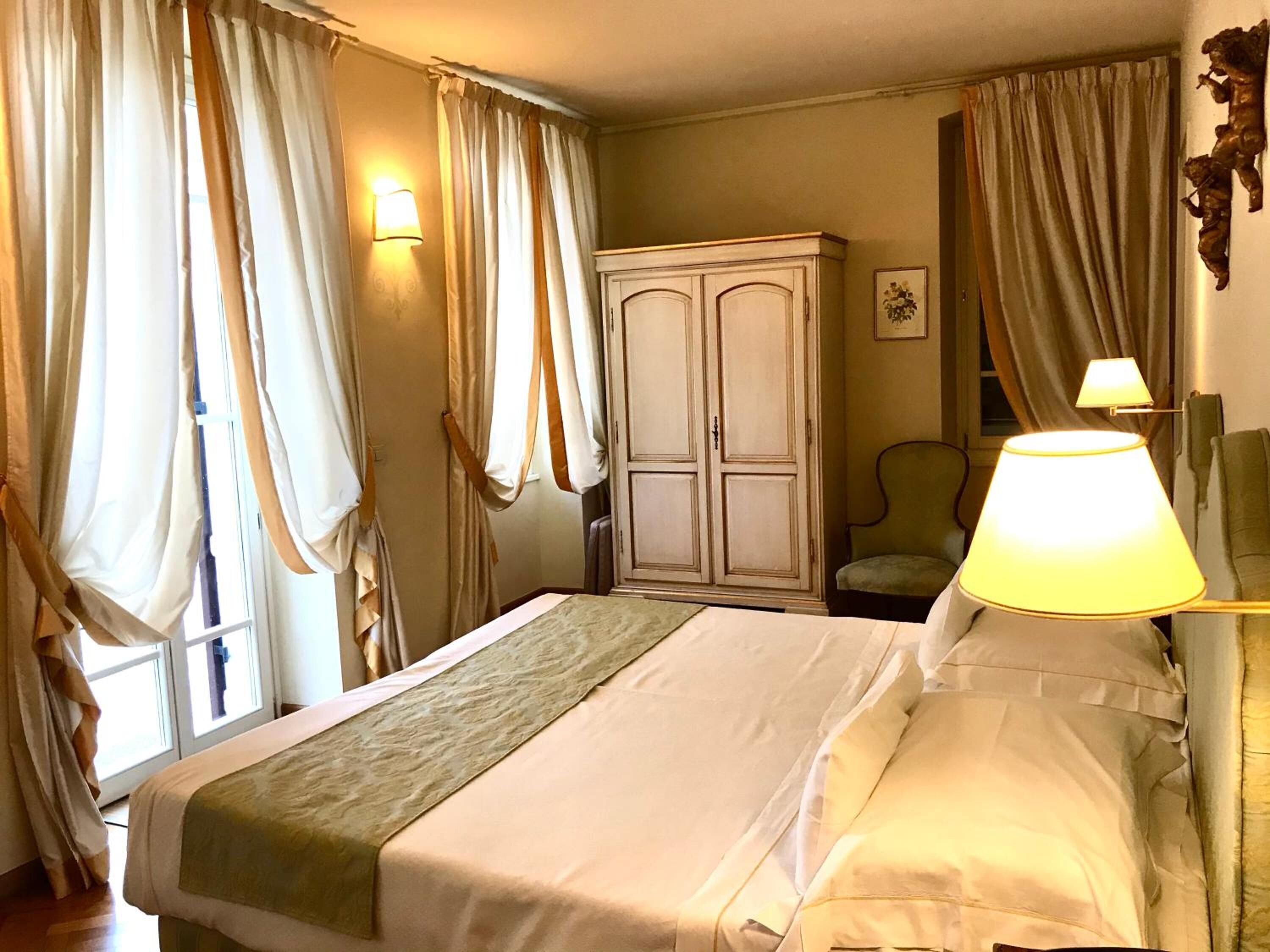 minibar, in-room safe, desk, soundproofing