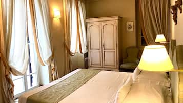 Minibar, in-room safe, desk, soundproofing