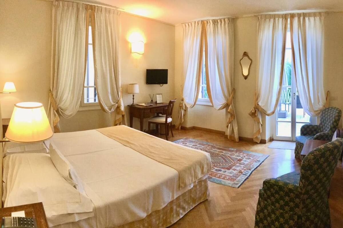 minibar, in-room safe, desk, soundproofing