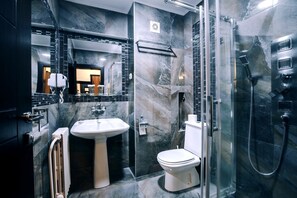Twin Room | Bathroom