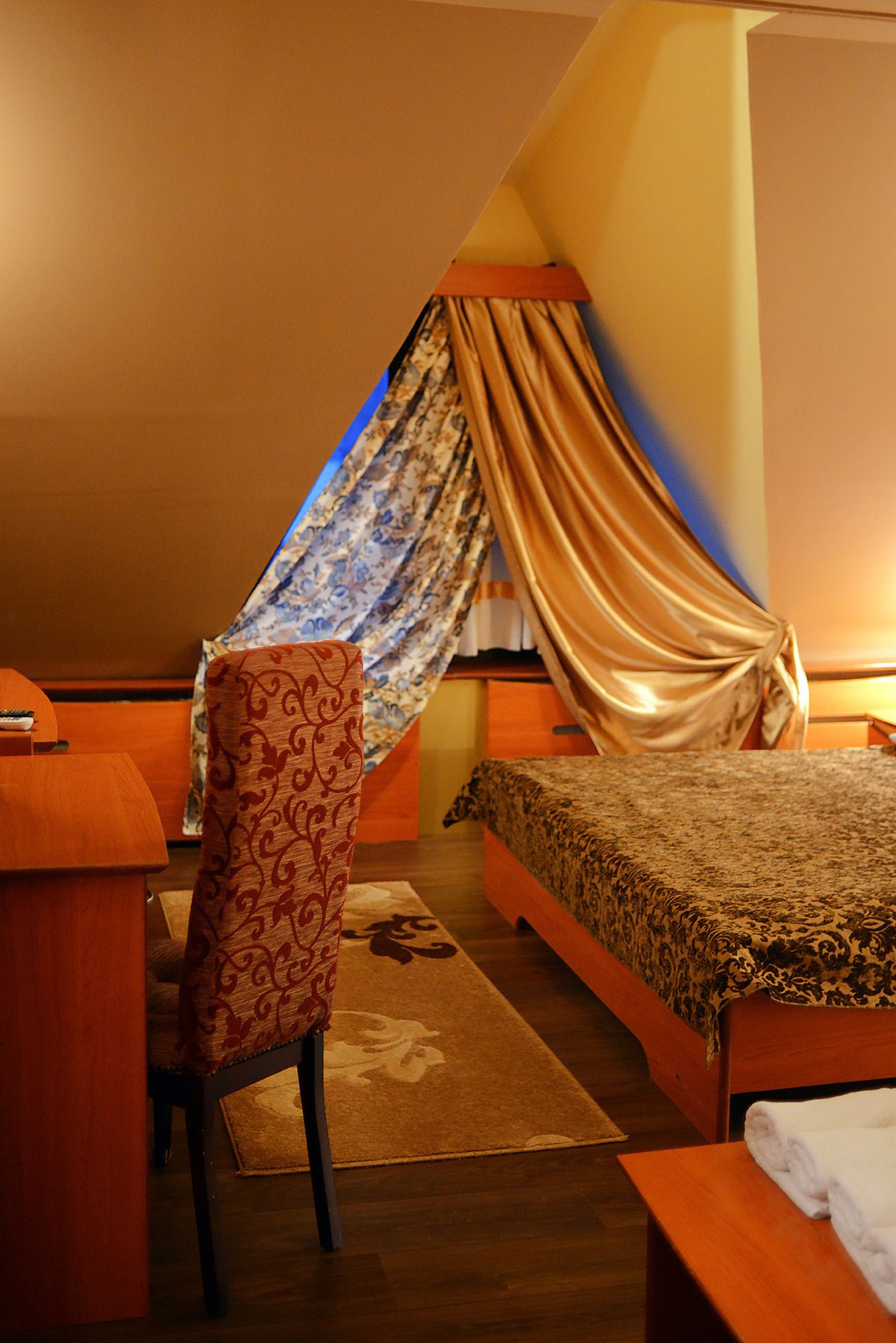 Suite | Desk, iron/ironing board, free cribs/infant beds, rollaway beds