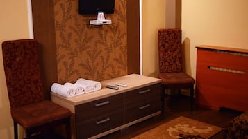 Suite | Schreibtisch, Bügeleisen/Bügelbrett, kostenlose Babybetten