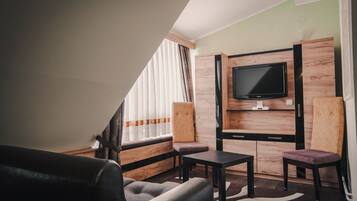 Double Room | Desk, iron/ironing board, free cots/infant beds, rollaway beds