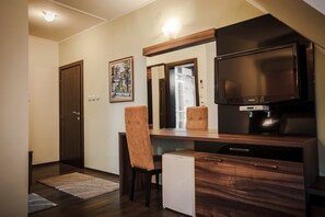 Double Room | Desk, iron/ironing board, free cots/infant beds, rollaway beds