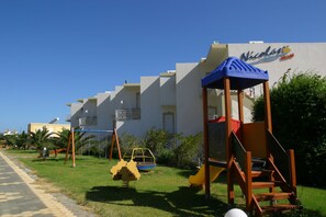 Children’s play area – outdoor