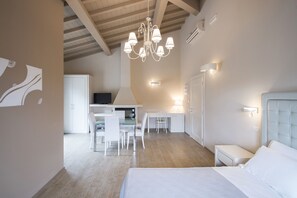 In-room safe, desk, WiFi - I Piastroni Hotel & SPA (Monteverdi Marittimo)