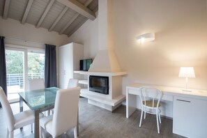 Caja de seguridad en la habitación, escritorio y wifi 