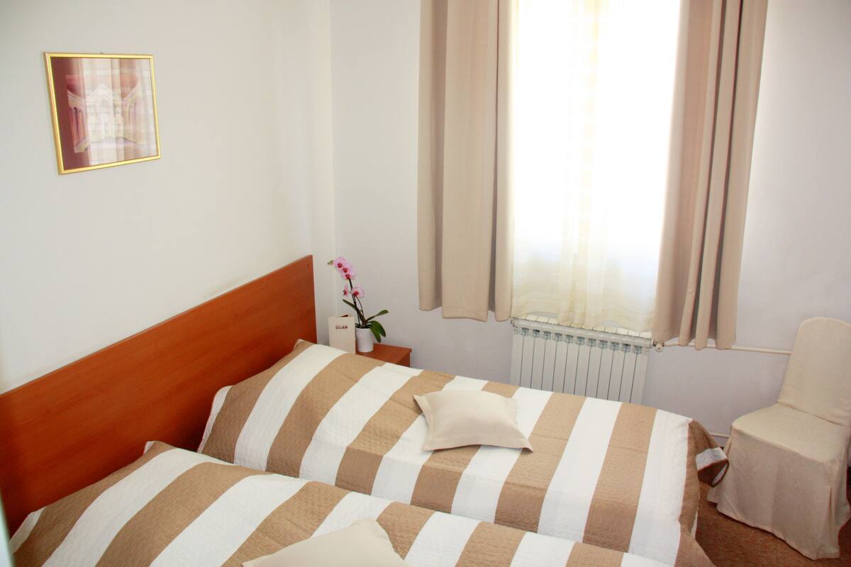 Chambre avec lits jumeaux, 2 lits une place