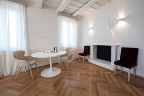 Minibar, in-room safe, soundproofing, free WiFi