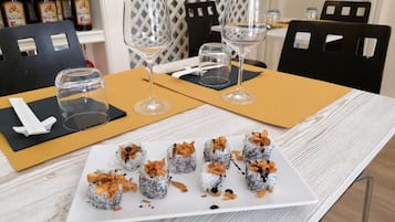 Petit déjeuner, déjeuner et dîner servis sur place