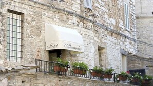 Exterior detail - Alexander (Assisi)