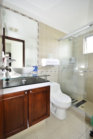 Single Room | Bathroom - Mediterráneo Hotel (Medellín)