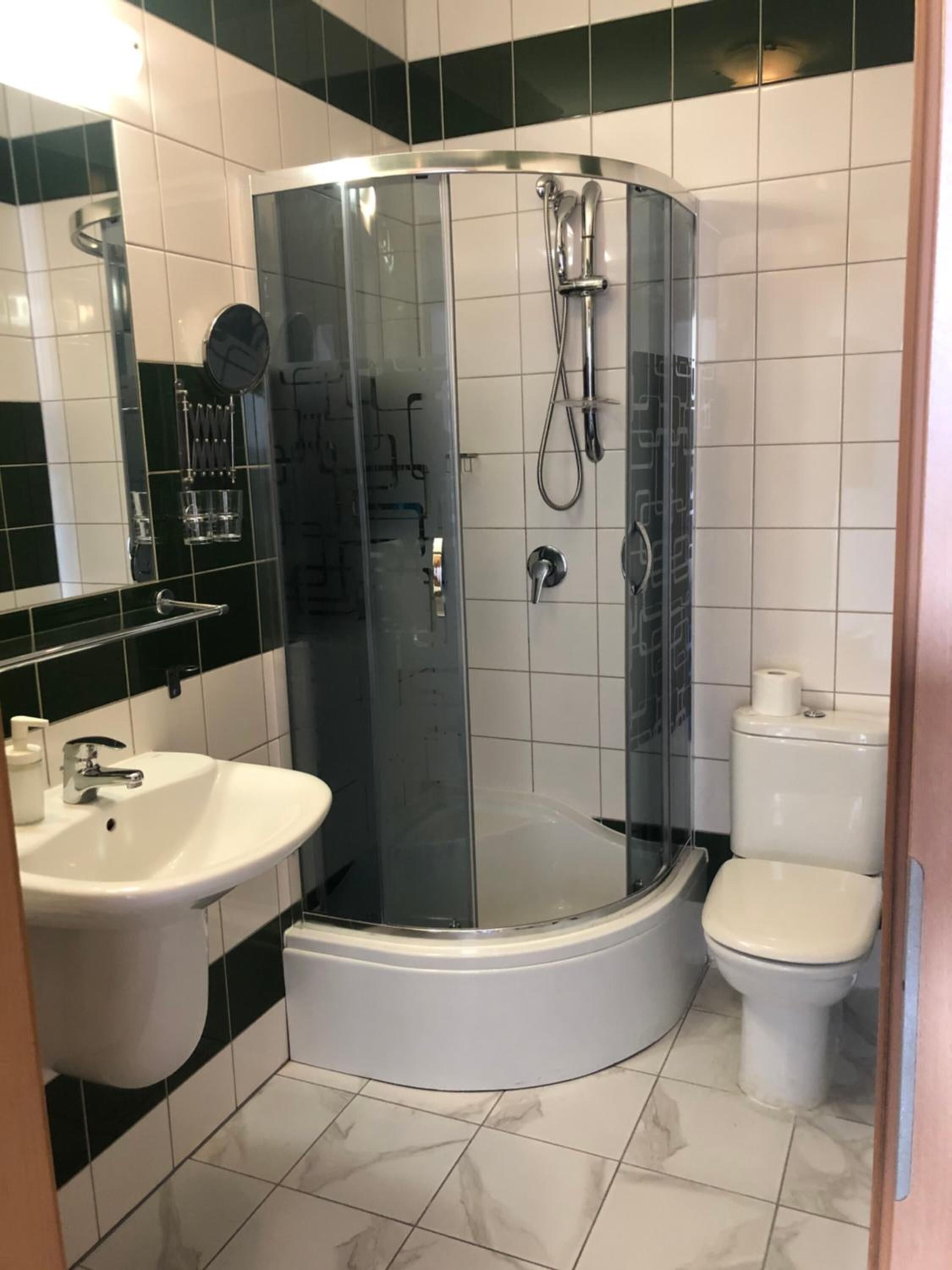 free toiletries, towels