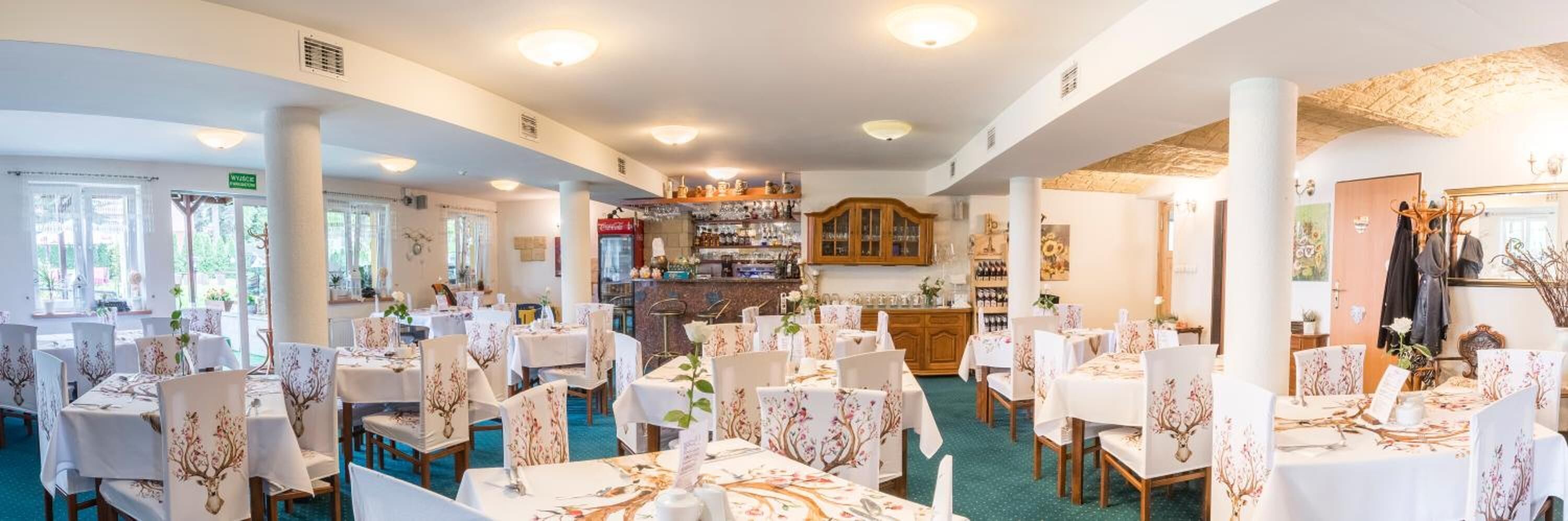 breakfast, lunch, dinner served; international cuisine