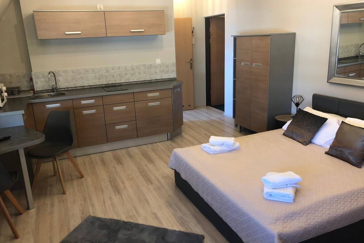 in-room safe, free wifi, bed sheets