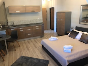 In-room safe, free WiFi, bed sheets - Hotel Bella (Jelenia Gora)