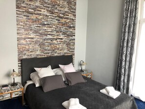 In-room safe, free WiFi, bed sheets - Hotel Bella (Jelenia Gora)