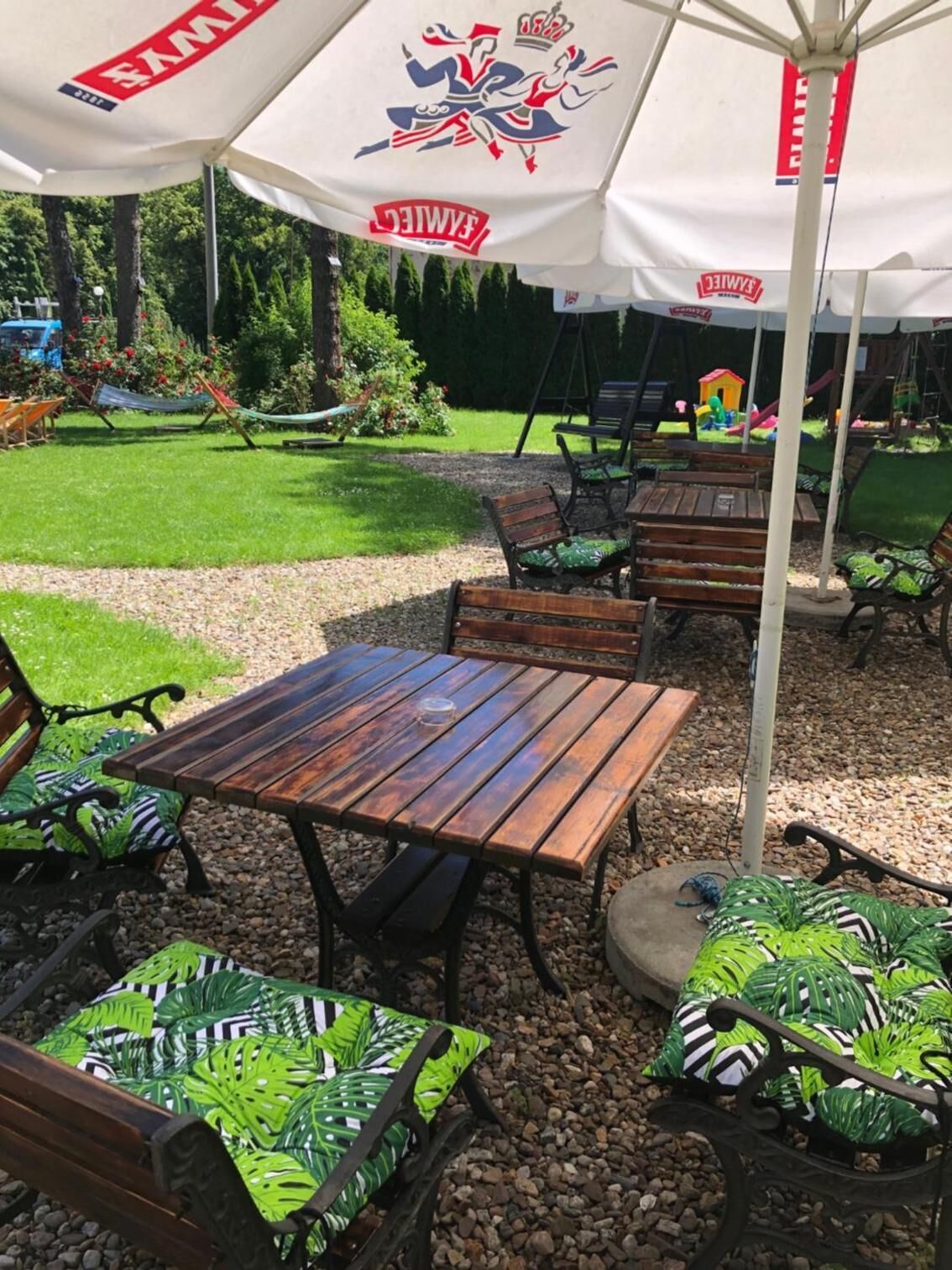 breakfast, lunch, dinner served; international cuisine