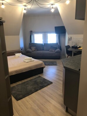 In-room safe, free WiFi, bed sheets