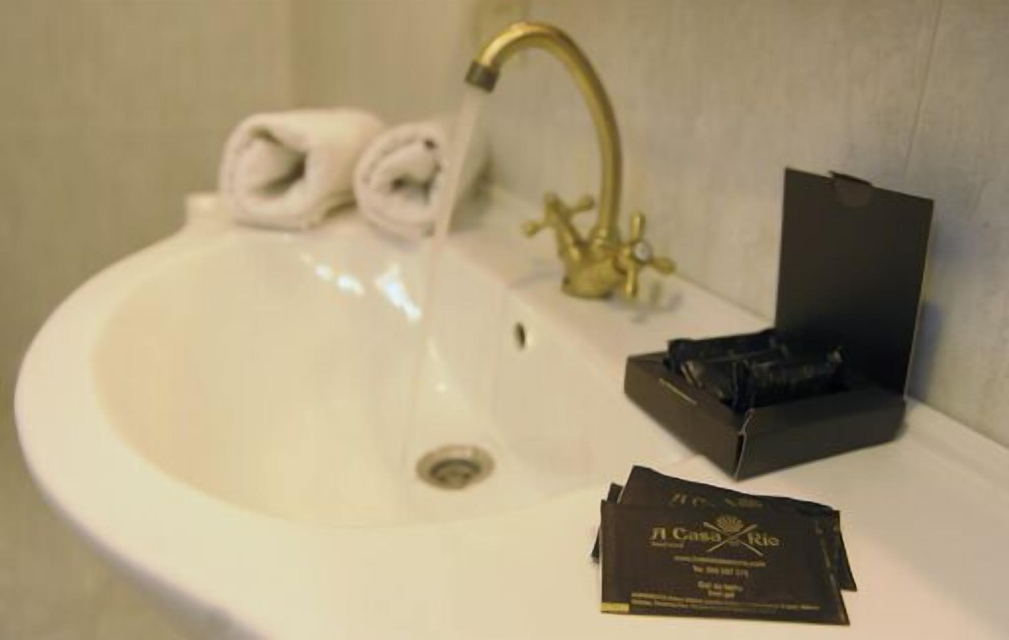 In-room safe, desk, free WiFi