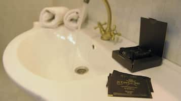 In-room safe, desk, free WiFi