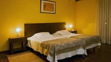 In-room safe, desk, free WiFi