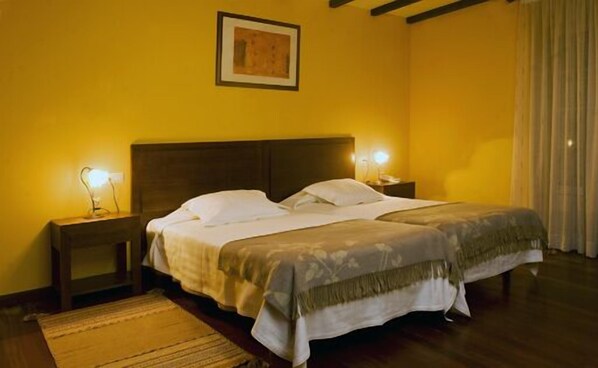 In-room safe, desk, free WiFi