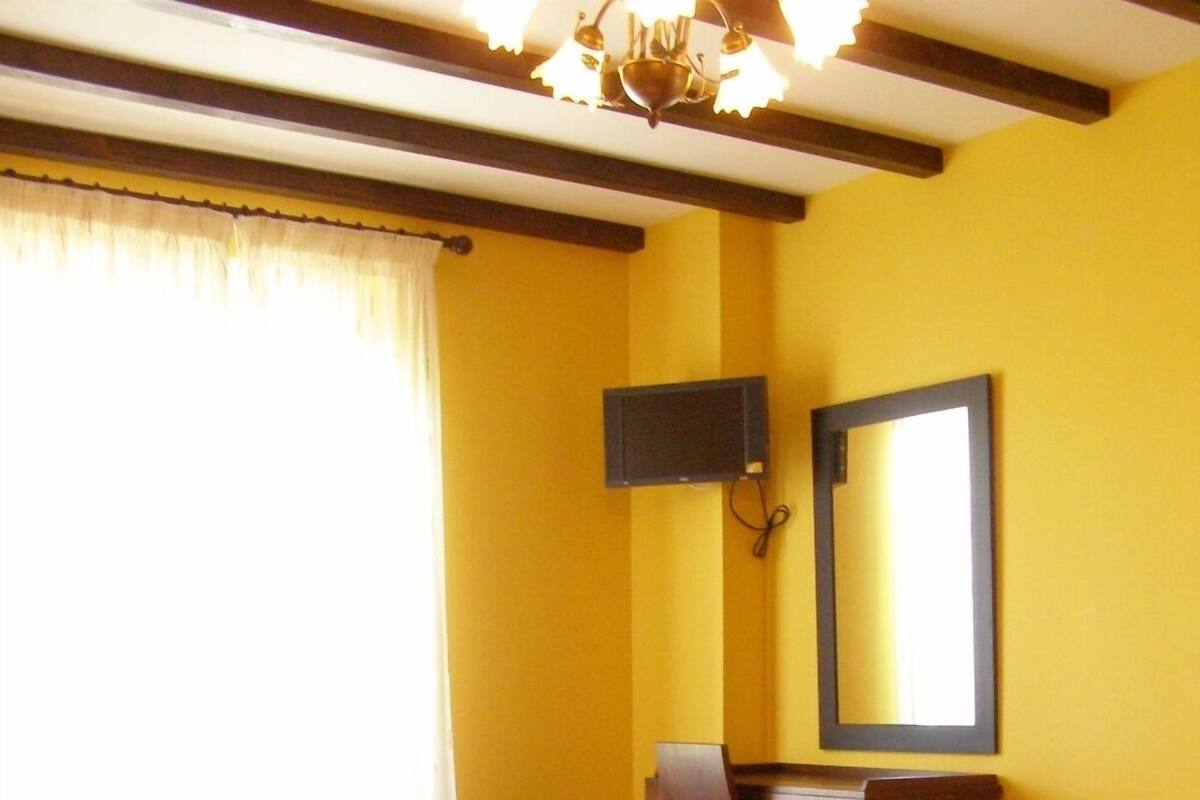 In-room safe, desk, WiFi (free)