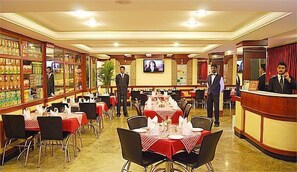 S'hi serveixen sopars 