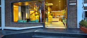Marigold Sarovar Portico , Shimla. Heated pool & AC Rooms (Resort cottage and SPA)