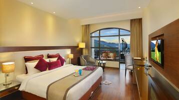 Roupas de cama premium, frigobar, cofres nos quartos, escrivaninha