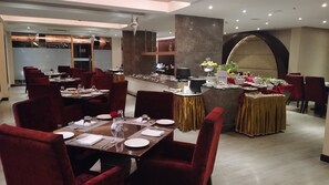 Daily buffet breakfast for a fee - Marigold Sarovar Portico , Shimla. Heated pool & AC Rooms (Resort cottage and SPA) (Shimla)