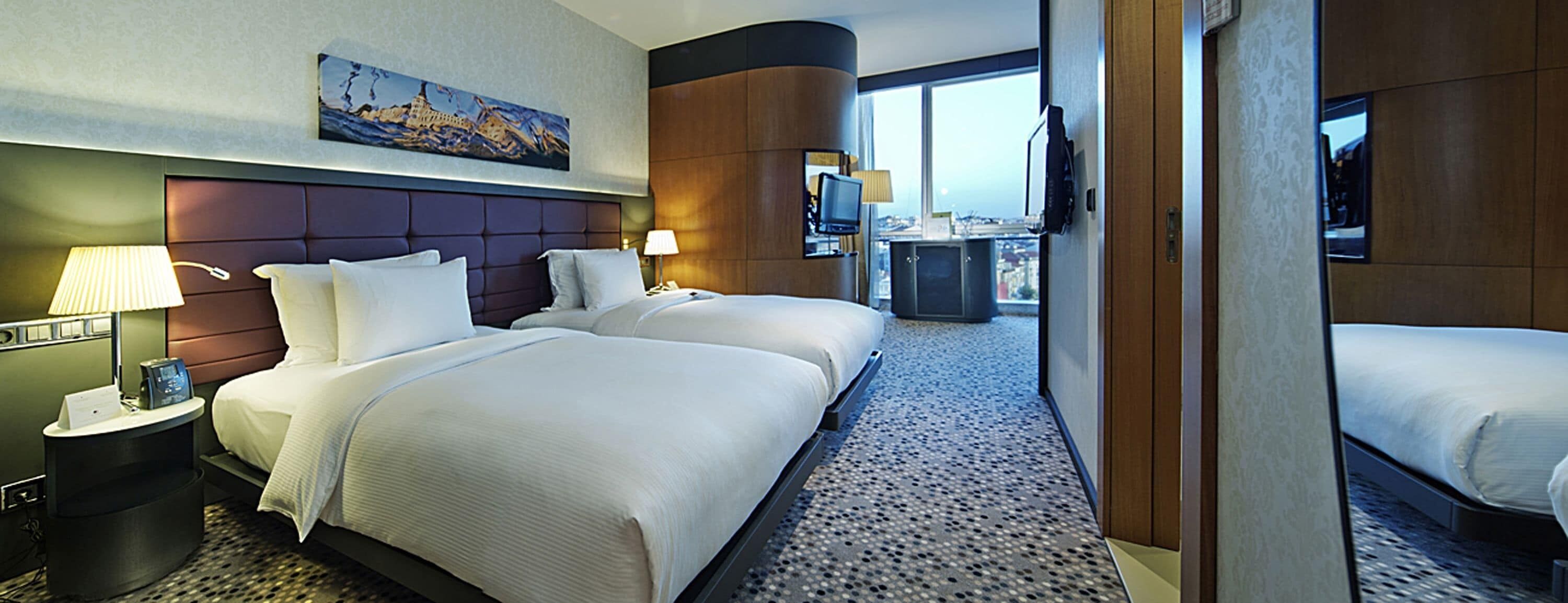 Premium bedding, in-room safe, laptop workspace, blackout drapes