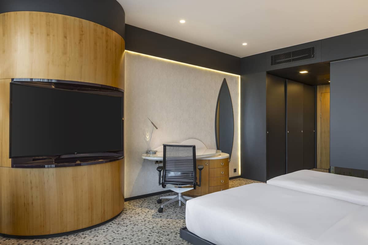Deluxe Twin Room, Sea View (Historic Peninsula) | Premium bedding, in-room safe, laptop workspace, blackout drapes