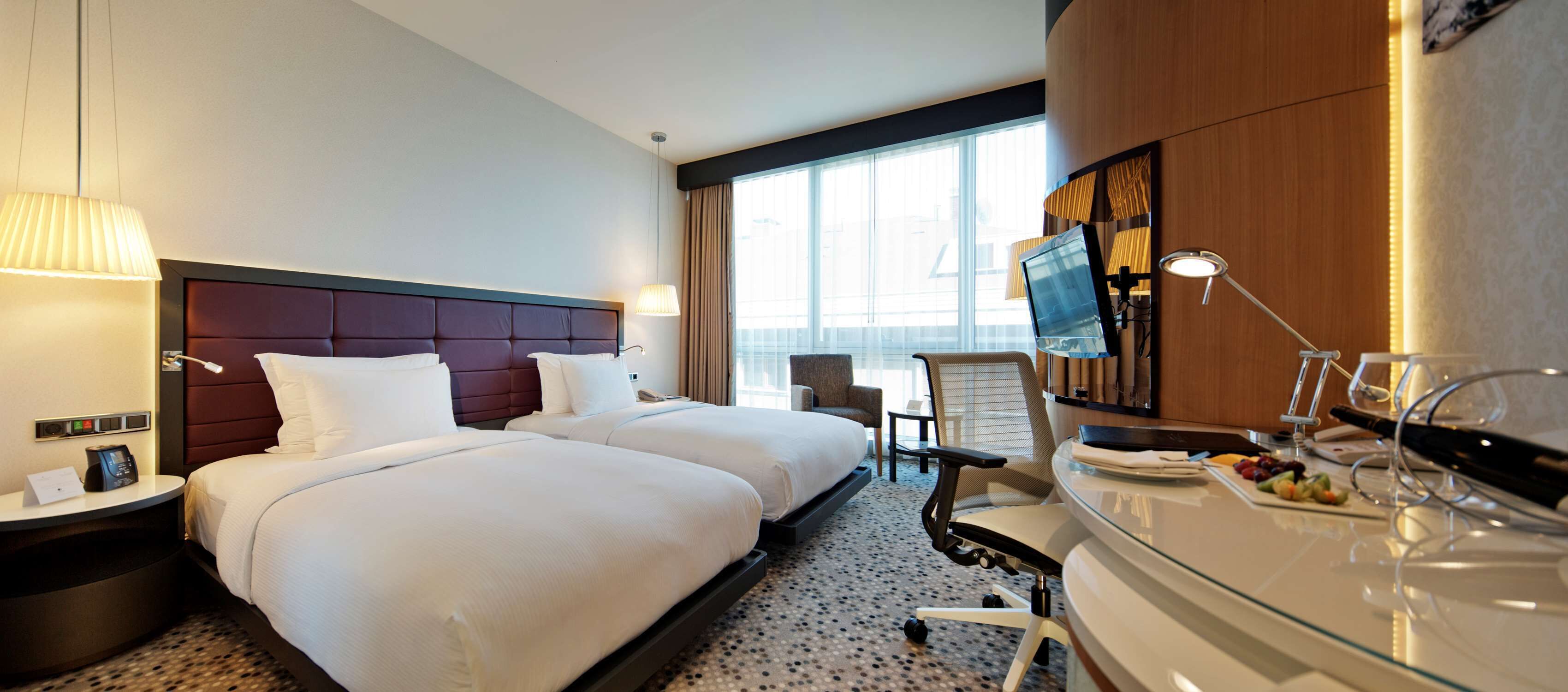 Twin room | Premium bedding, in-room safe, laptop workspace, blackout drapes