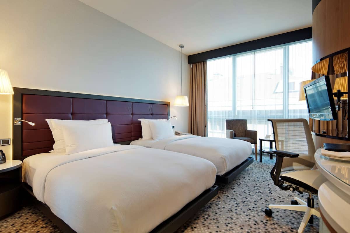 Twin room | Premium bedding, in-room safe, laptop workspace, blackout drapes