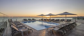 Pool - Doubletree by Hilton Istanbul Moda (Istanbul)